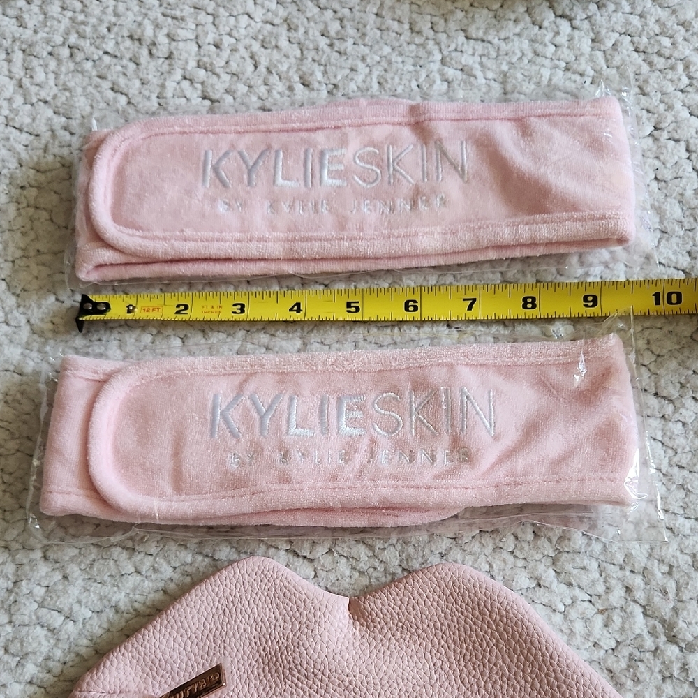 KYLIE SKIN Two Pink Headbands and BEAUTY BIO Lip-Shaped Pouch BUNDLE Set NWT - Picture 4 of 16